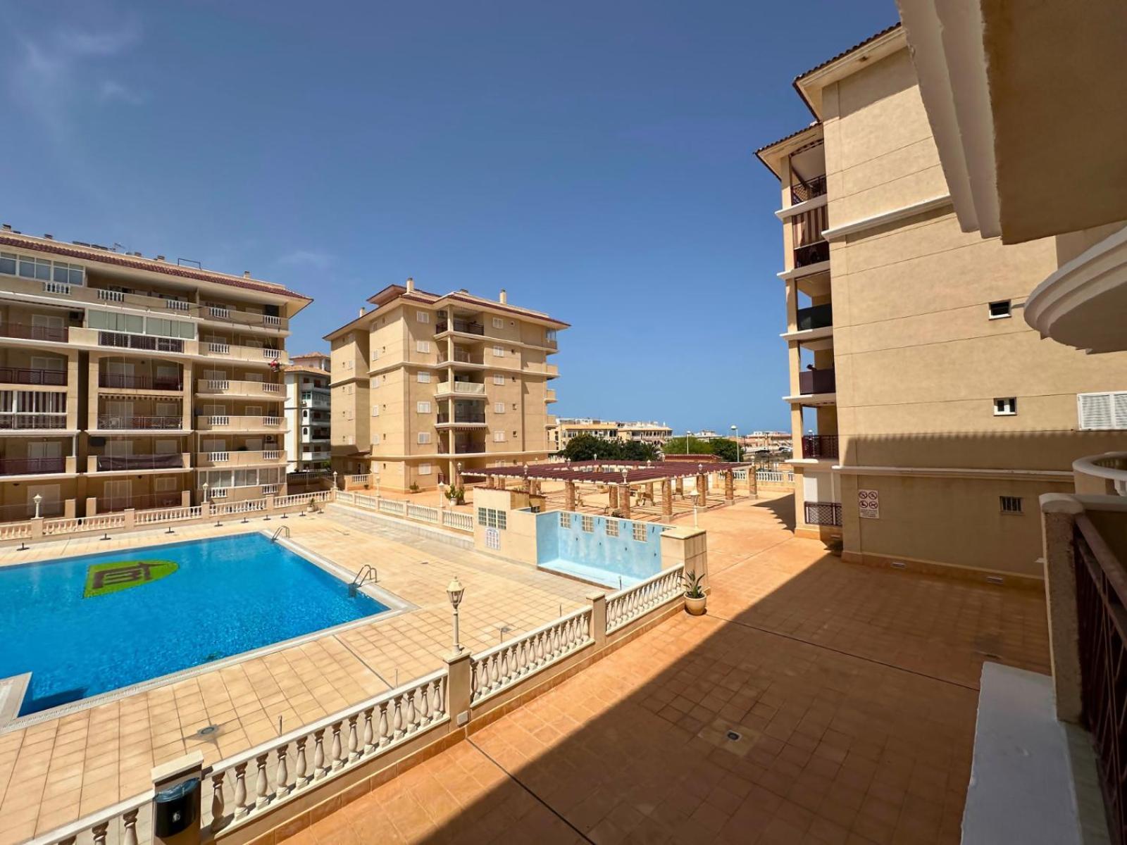 Cipres 4 Apartamento En Urbanizacion Con Piscina 托雷维耶哈 外观 照片